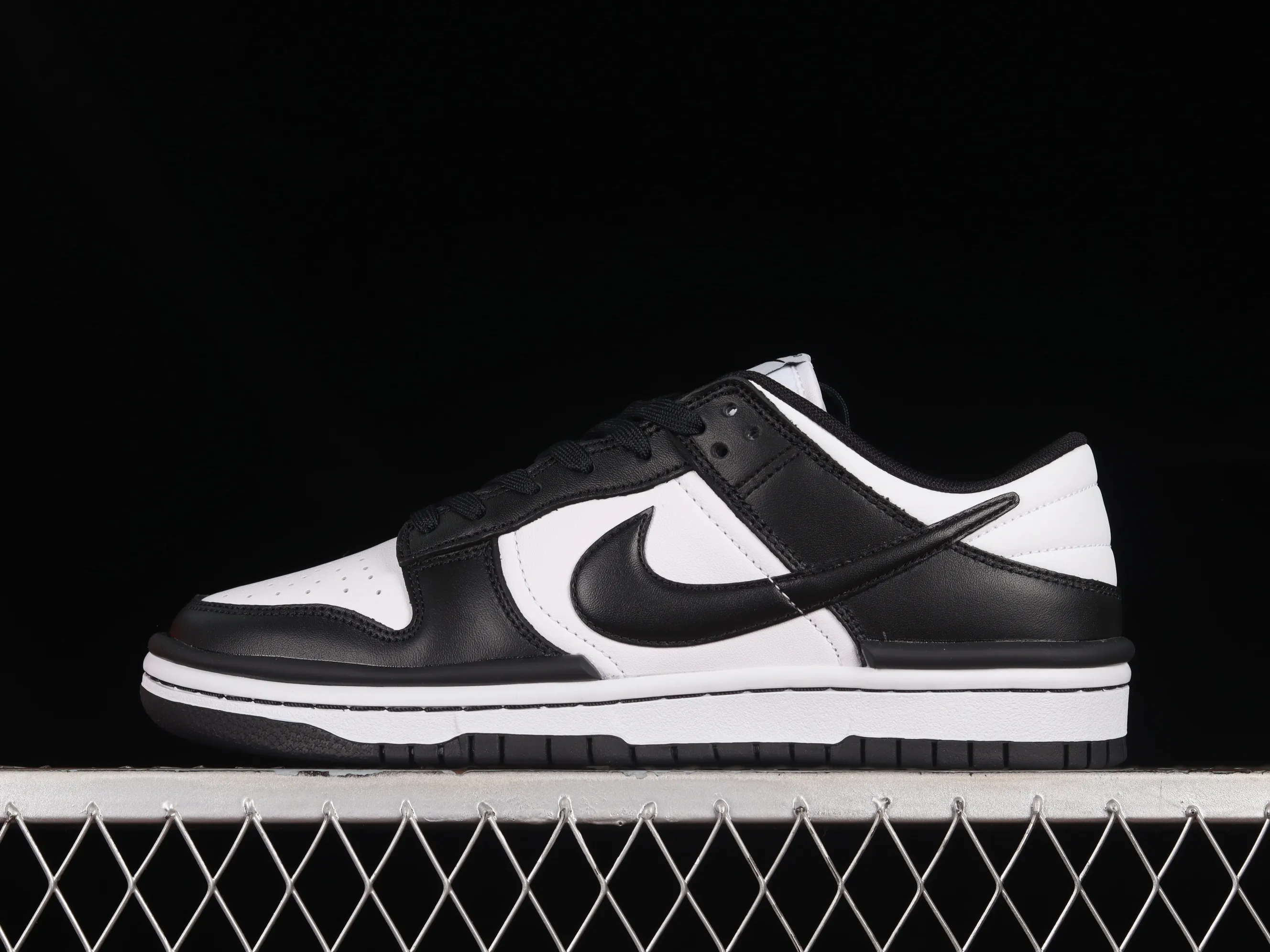 All categories Nk SB Dunk Series Nk SB Dunk Low low-top sneakers C version Nk Dunk Low "Twist Panda" Mutated Panda SB low-top sports and leisure sneakers DZ2794-001